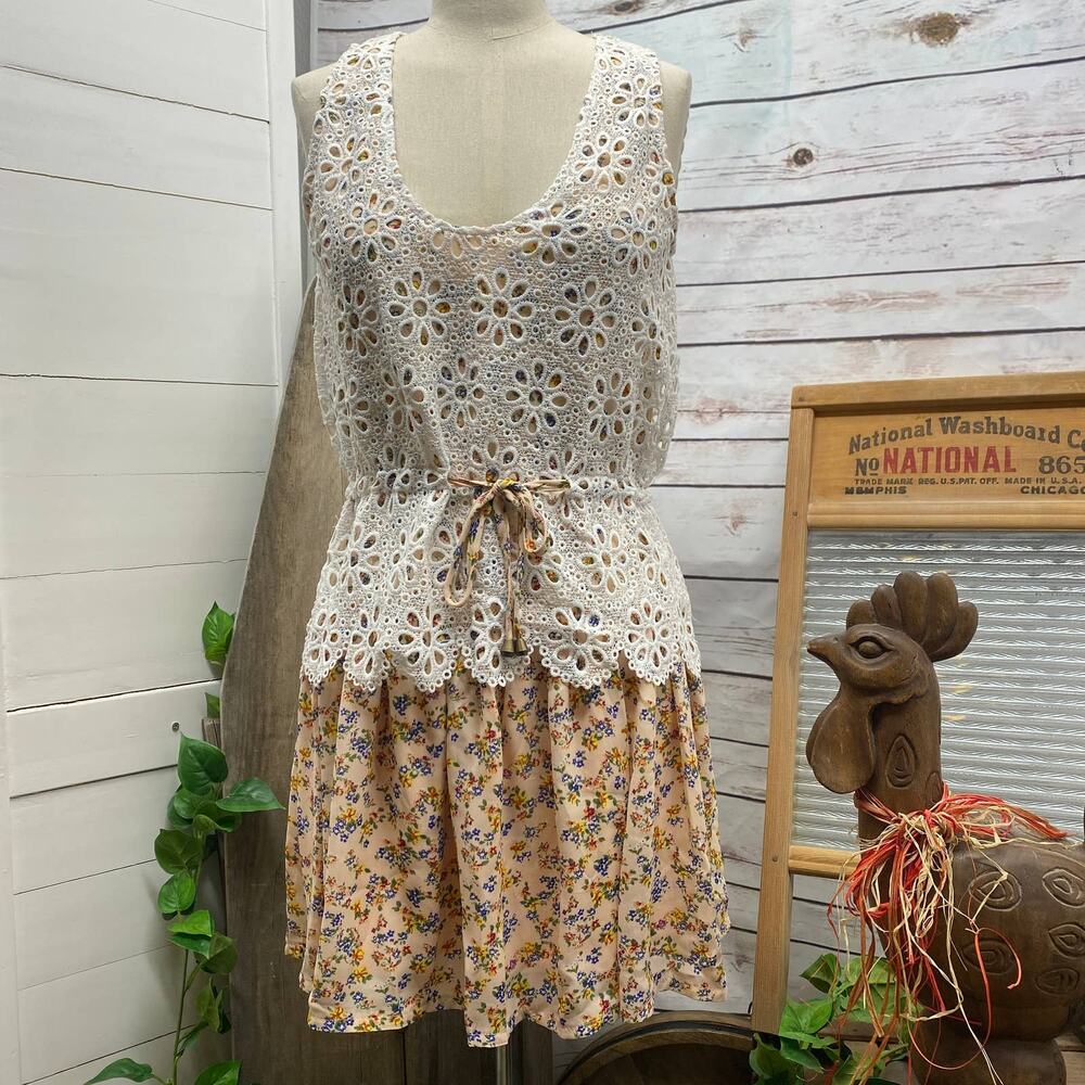 Trendology Boho Chic Sleeveless Summer Dress NWT Small Eyelet Lace Floral Mini